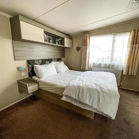 Modern 6 Berth Caravan At St Osyth Beach In Essex Ref 28002Sv Clacton-on-Sea Exterior foto