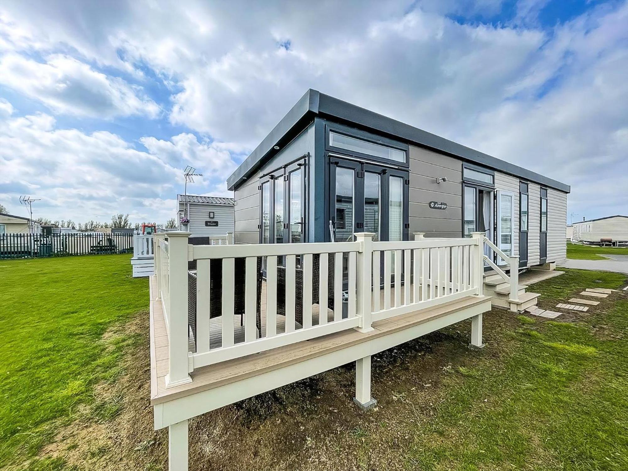 Camping Modern 6 Berth Caravan At St Osyth In Essex Ref 28002sv *